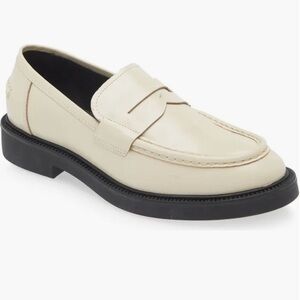 Vagabond Alex Penny Loafer in Off White